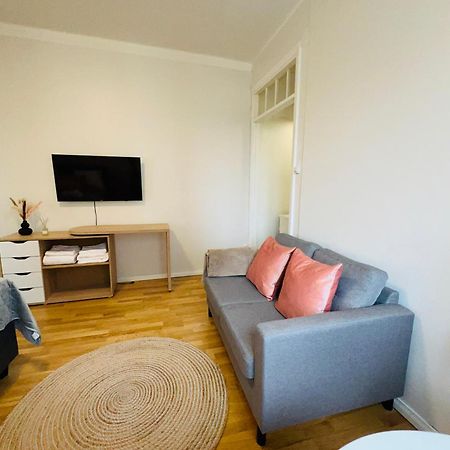 Your Chic Vibrant Airbnb Helsinki Esterno foto