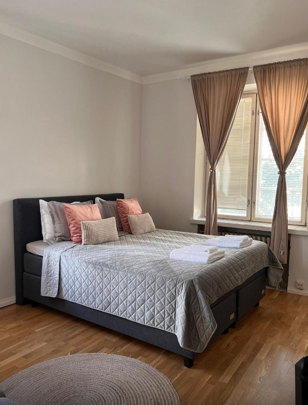 Your Chic Vibrant Airbnb Helsinki Esterno foto
