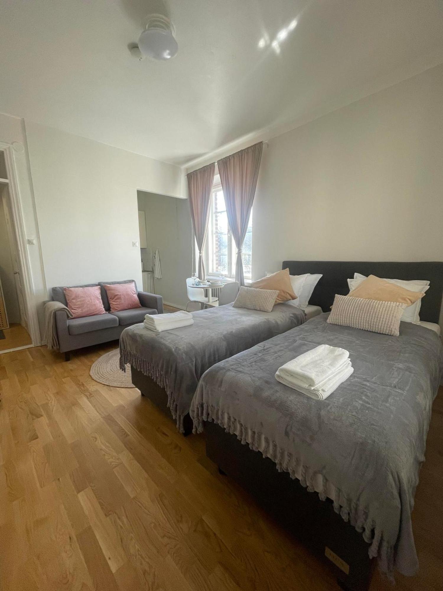 Your Chic Vibrant Airbnb Helsinki Esterno foto