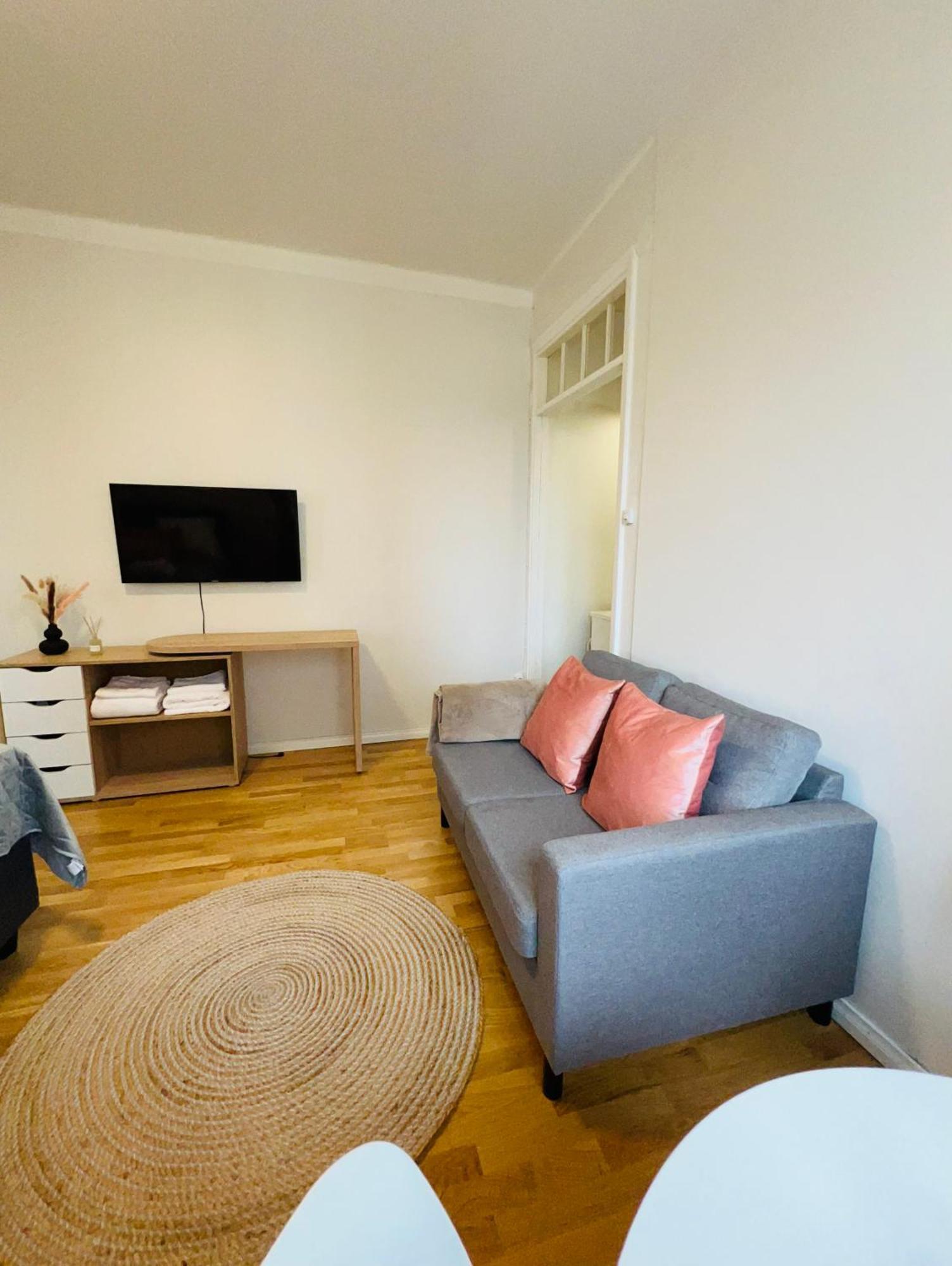 Your Chic Vibrant Airbnb Helsinki Esterno foto